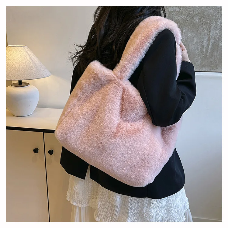 

Winter Fashion Women's Furry Tote Handbags Large Capacity Commuter Ladies Faux Fur Shoulder Bag Soft Plush Female Crossbody Bags