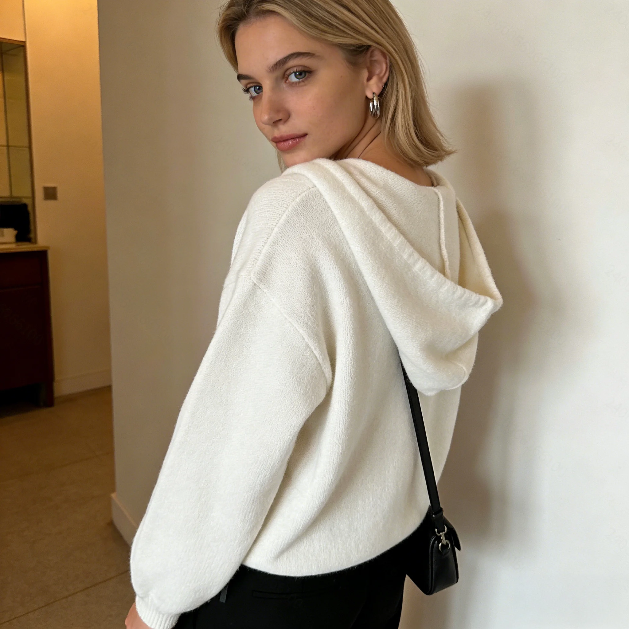 Women's autumn and winter color-blocked hooded pullover with drawstrings, casual and versatile knitted top, suitable for home
