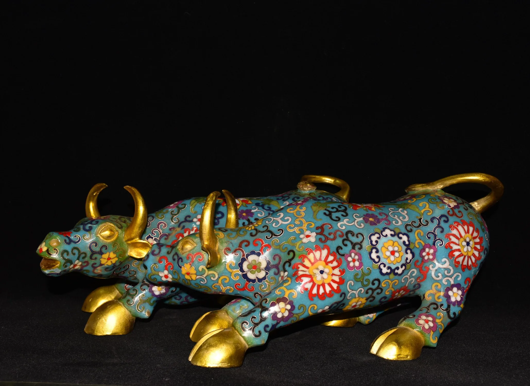 

13"Tibetan Temple Collection Old Bronze Cloisonne Enamel Floral Texture Bull Struggle Cattle Bull Pair Amass wealth Ornaments