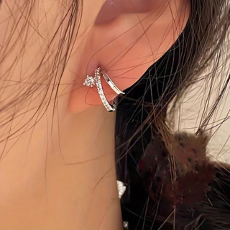 Elegante Silber Farbe Neuartige Hohl-out Design Stud Ohrringe Weibliche mit Glänzenden Zirkon Ästhetischen Charms Party Schmuck Mädchen geschenke