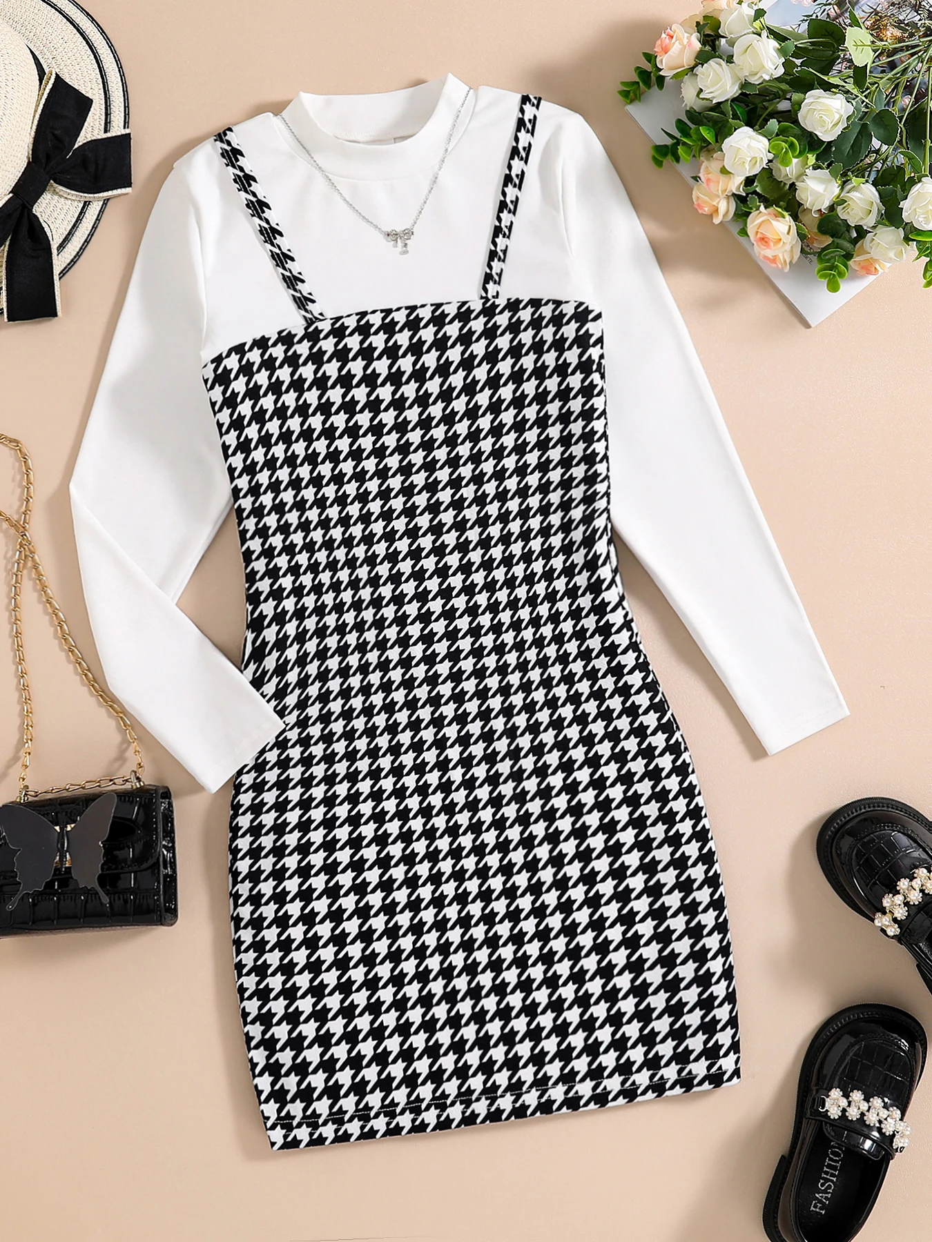 Girl\'s fake two-piece checkered camisole dress with white round neck knitted long sleeved dress