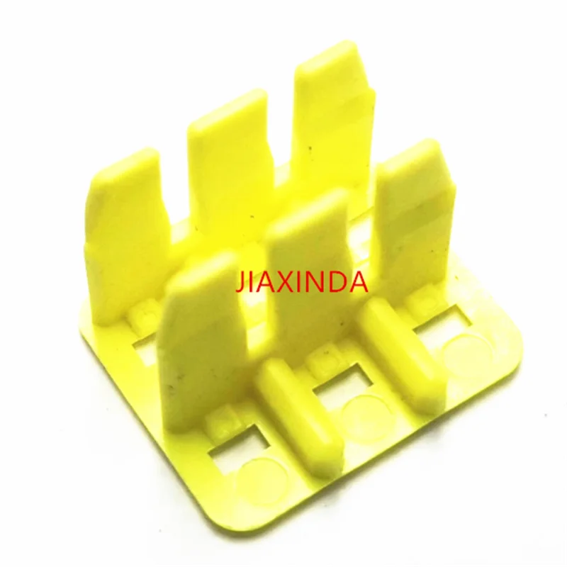174263-7 1742637  Yellow clip lock connector accessory wire harness plug, 1.5mm/2.5mm