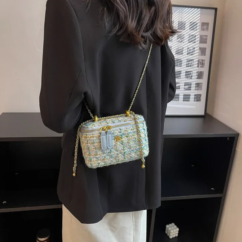 Women Shoulder Bags 2023 Popular Fashion Niche Crossbody Bag Wool Chain Small Square Bag Fashionable Purses and Handbags