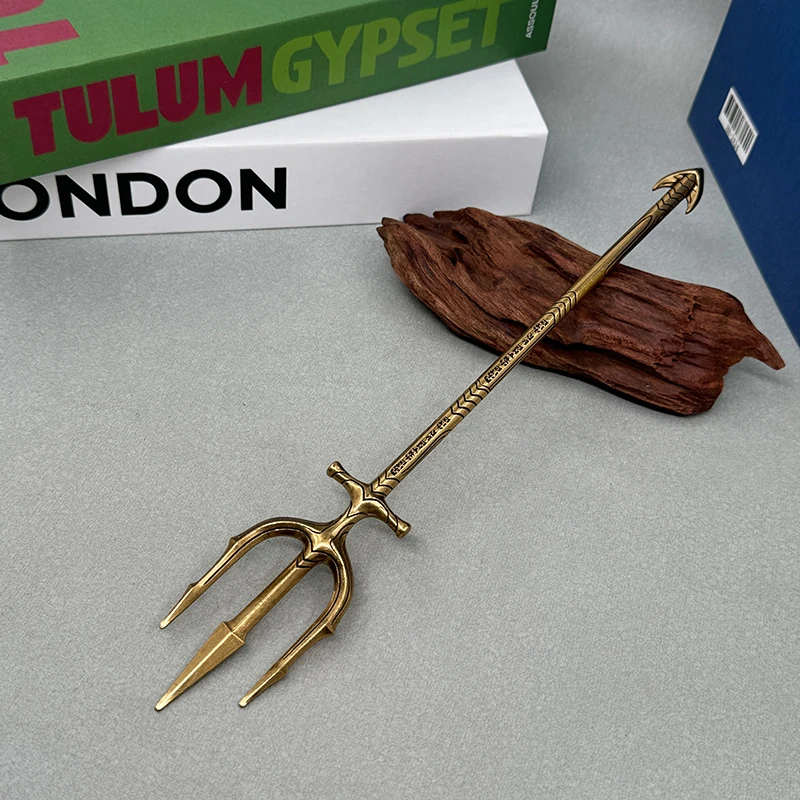 

Original Aquaman Trident of Atlan 1:6 Scale Zinc Alloy Movie Prop Replica - 30cm DC Comics Collectible Weapon Model Ornament Toy