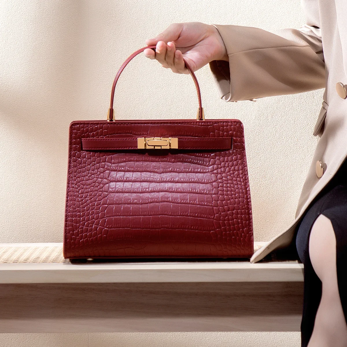 حقيبة يد كروس فاخرة ذات سعة كبيرة للنساء جديدة 2025 حقيبة أمي عصرية أنيقة محفظة للسيدات حقيبة كتف أنيقة