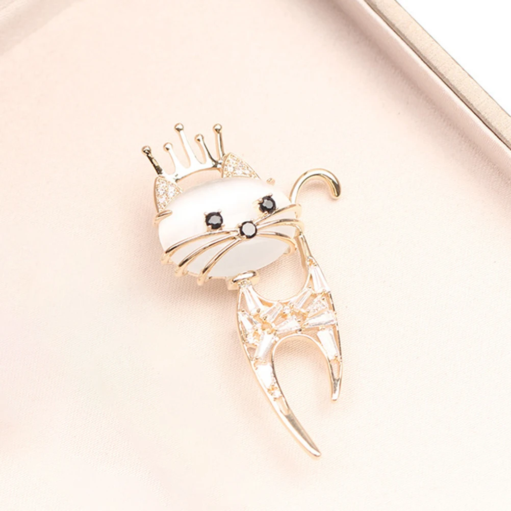 

Lovely Cat Shaped Artificial Opal Brooch Pin Creative Breastpin Unique Small Light Durable Decoration Gift Accessory For