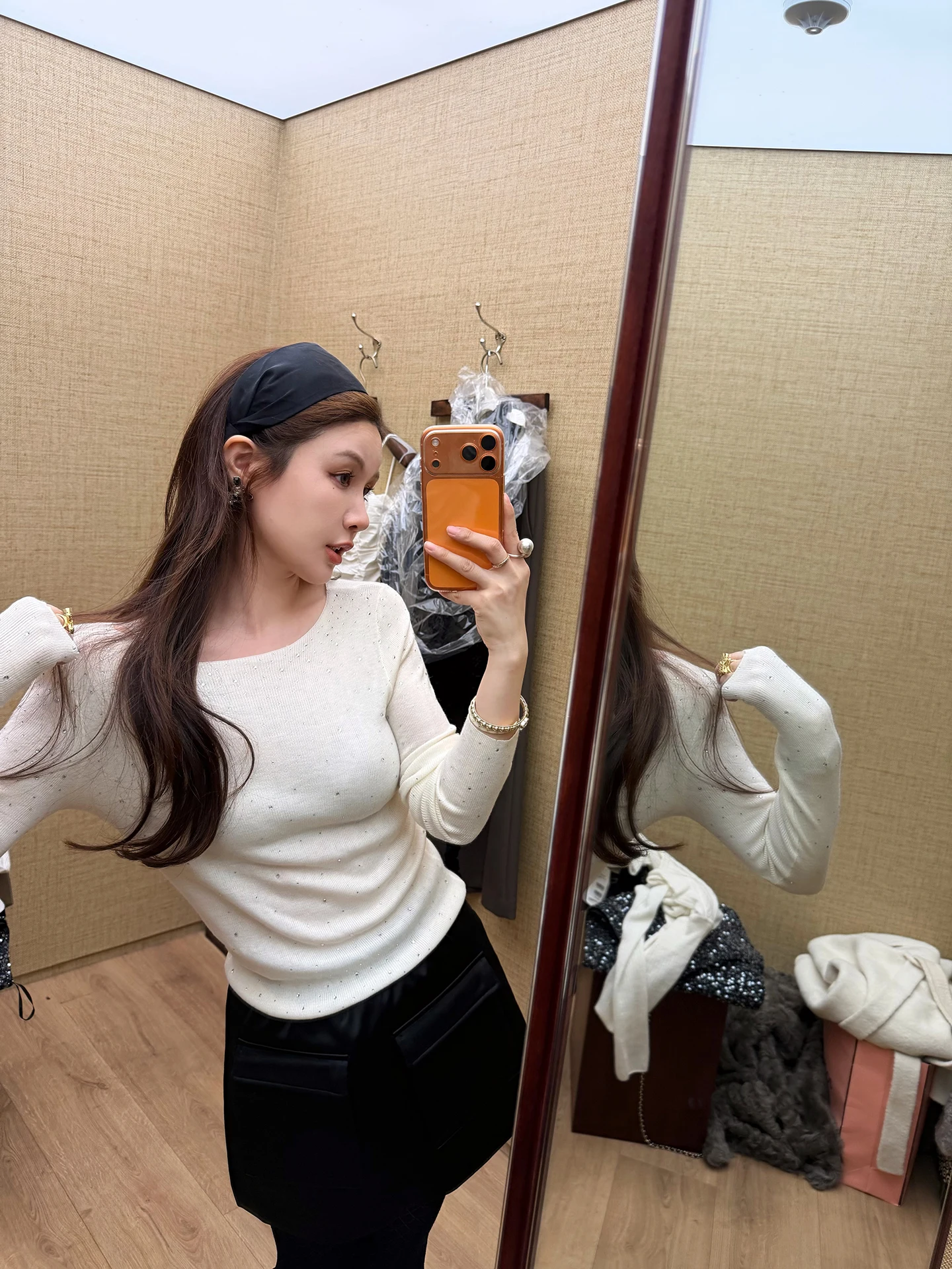 

IUIU Arjing Home Sparkling Knitwear Women's Slim Fit Winter New Sle round Neline Thermal Diamond Embellied Top