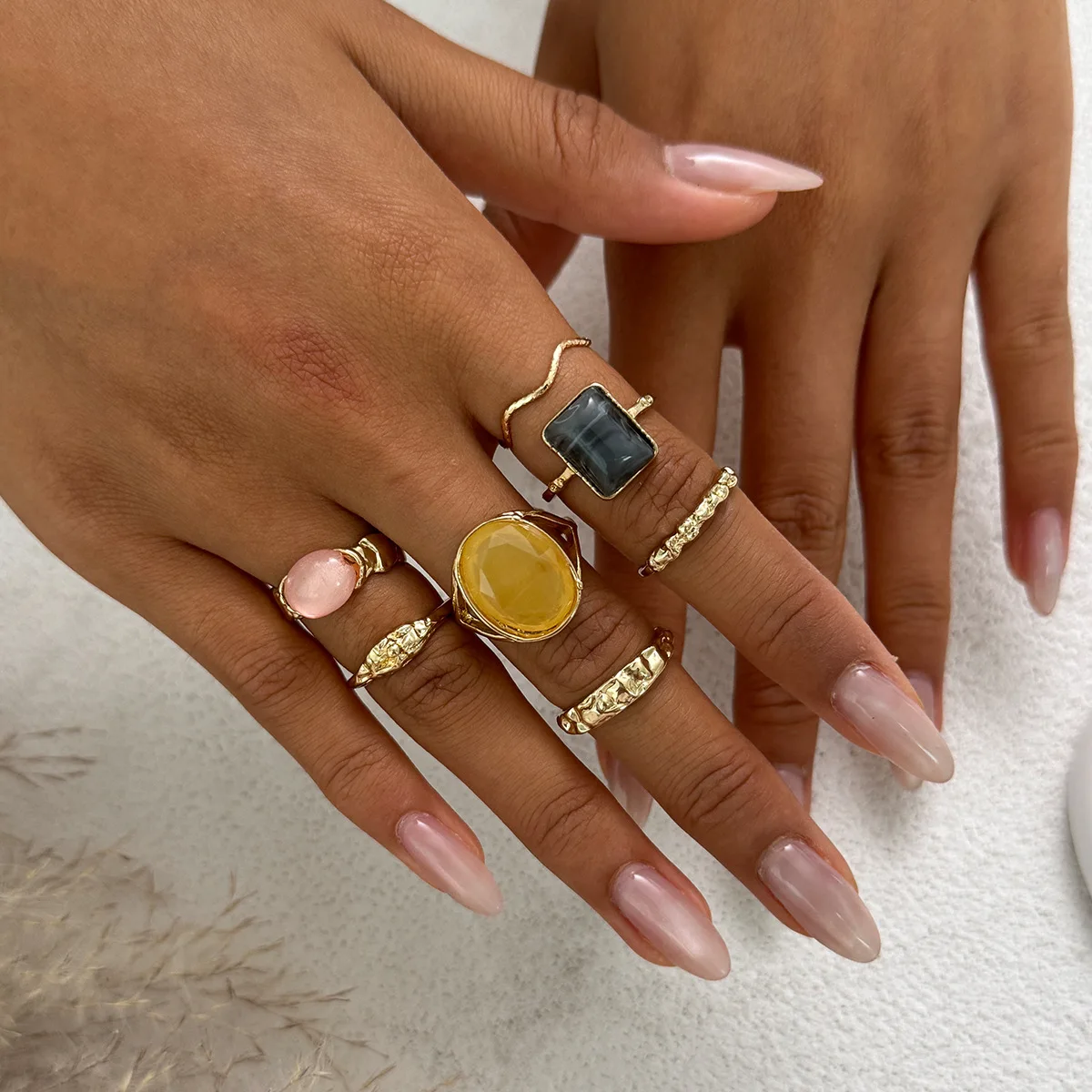 

Chic Light Gold Alloy Ring with Sparkling Acrylic Stone, Delicate Minimalist Stackable Jewelry for Women Кольцо, украшение