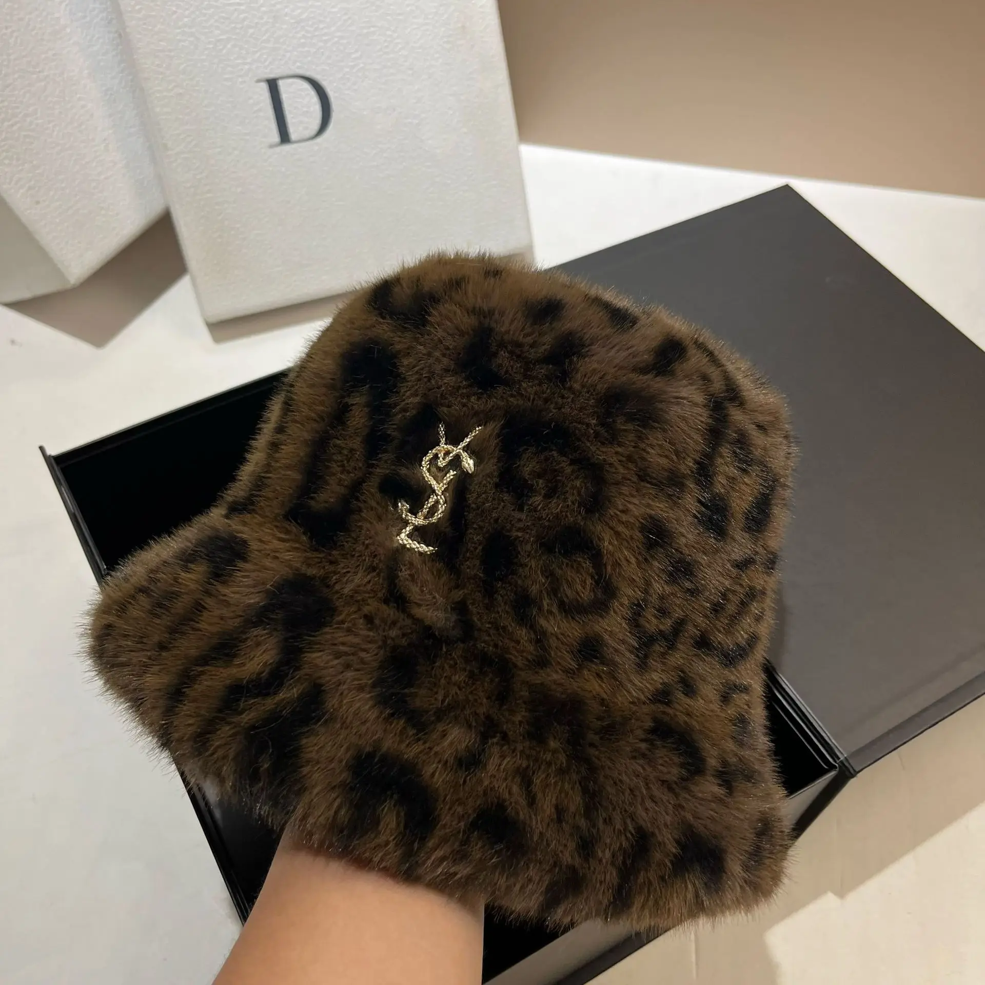 

Leopard Print Bucket Hat Winter Warm Fuzzy Faux Mink Fur Fashion Pailot Hat for Women Korean Style Luxury Trendy Beanie
