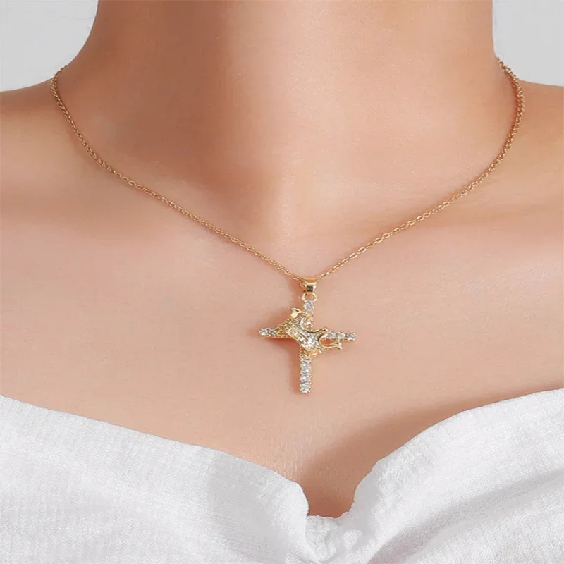 

Popular Fashion Crown Cross Pendant Necklace for Women Classic Hip Hop Micro Studded Zircon Necklace Ladies Jewelry Gift