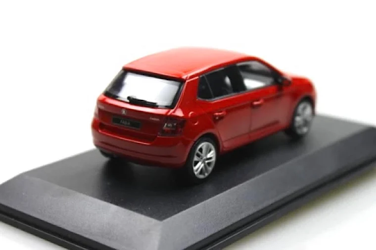 Skoda Fabia รถของเล่นสำหรับสะสมโมเดลเหล็กหล่อ1:43 2015