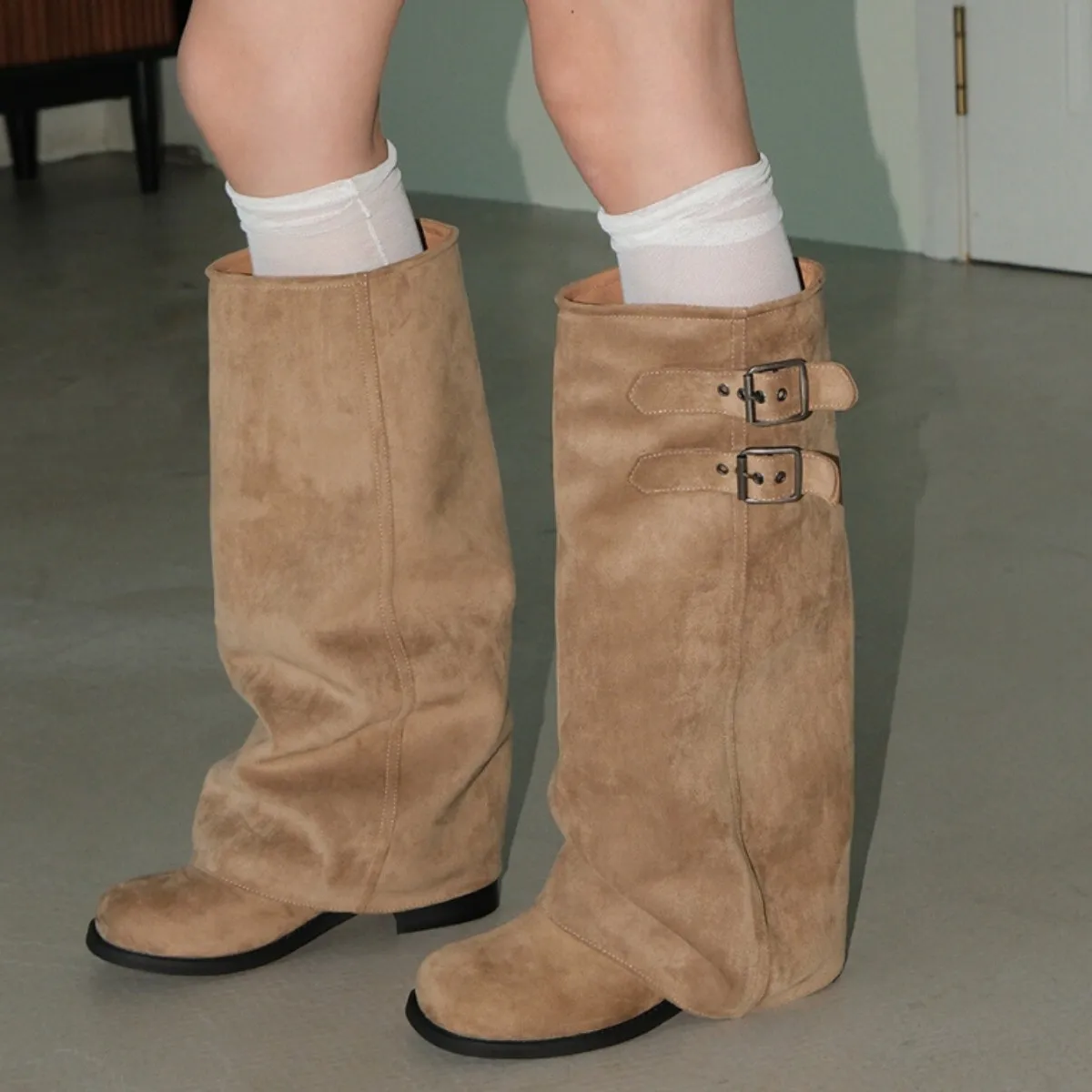 

Women's boots 2026 new retro thick heel pleated short tube boots short boot trend