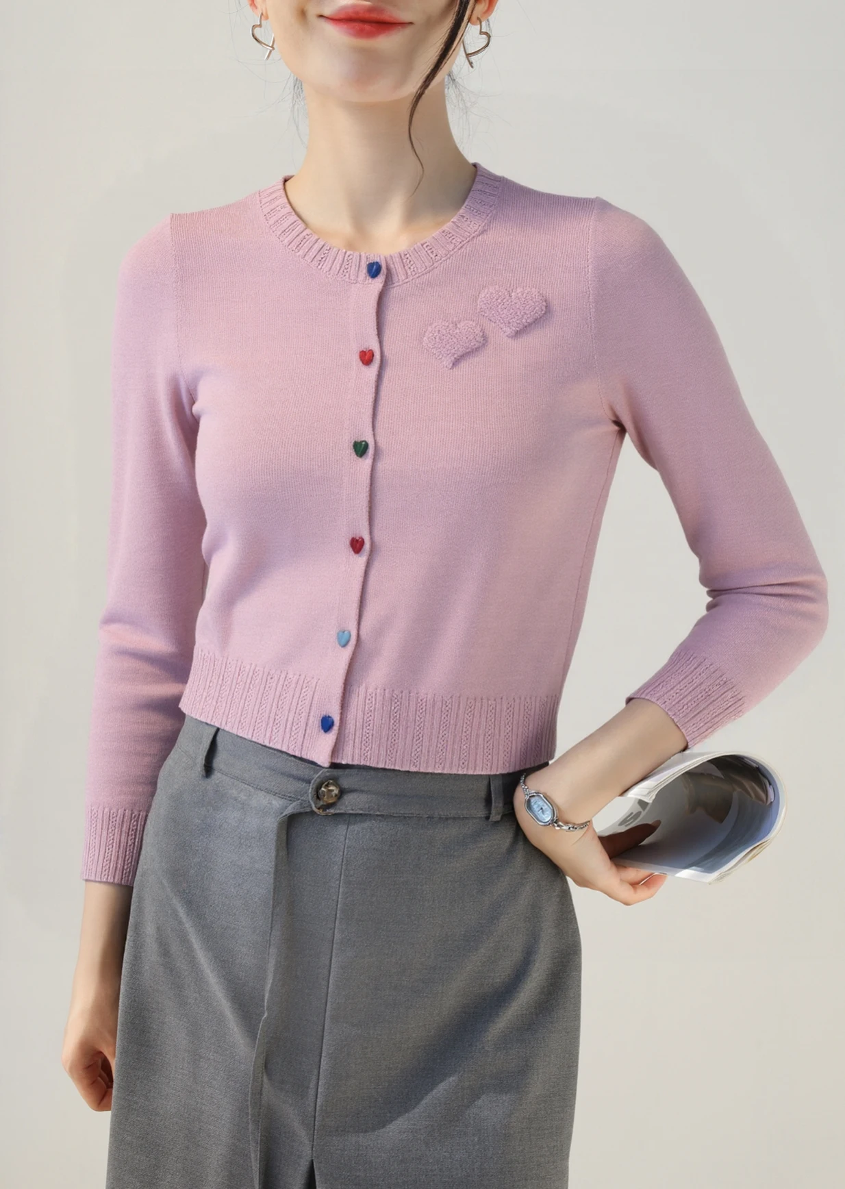 

Дизайнерский вязаный свитер с радужными пуговицами, милый и милый женский свитер, уникальный и нишевый топ для женщин, наряд для прогулок и свиданий