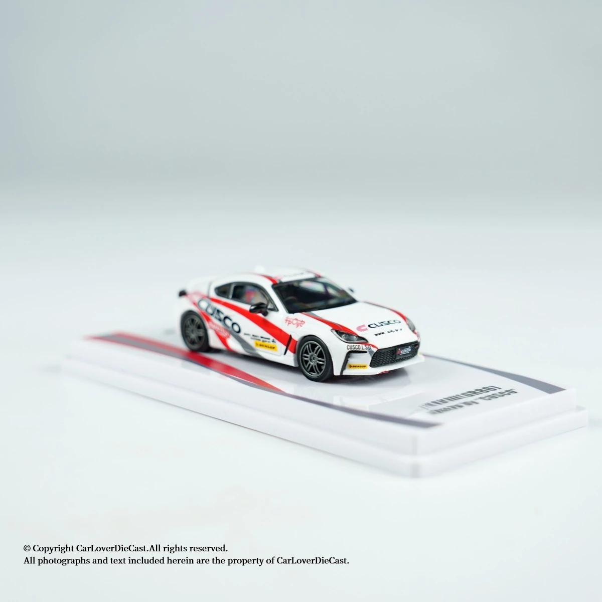 INNO 1:64 GR86 تم ضبطه بواسطة CUSCO Diecast Model Car