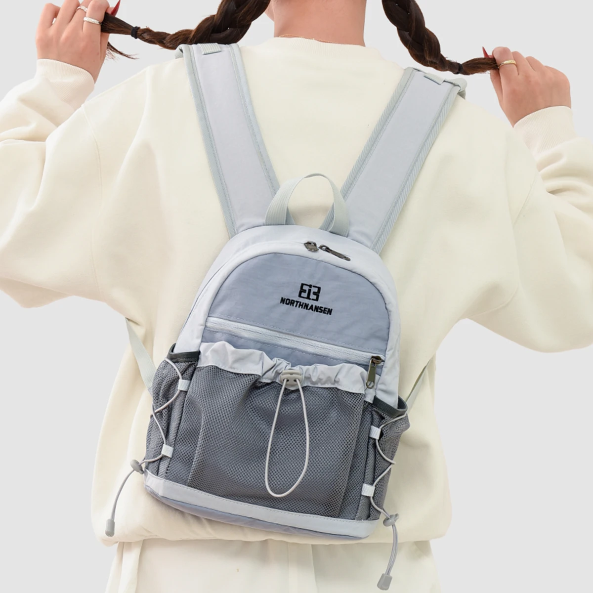 

High-Looking, Small-Sized Backpack for Women, Lightweight Travel Backpack, Water-Repellent, Outdoor Mountaineering Small Backpack for Junior High School Students and High School Students