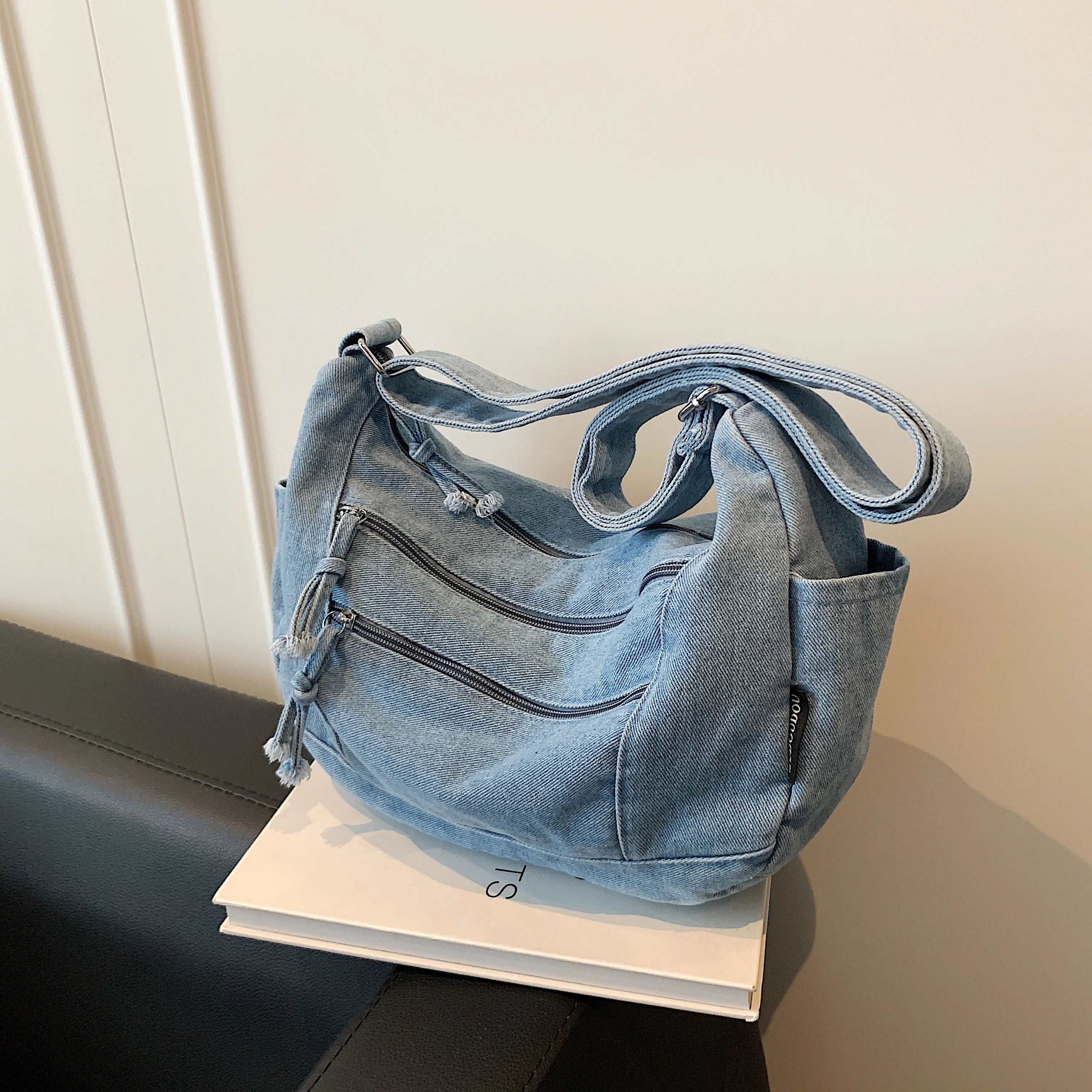 

Women Casual Satchel Bag Large Capacity Denim Vintage Messenger Bag Adjustable Strap Daily Tote Bag Multifunction Chic Hobo Bag