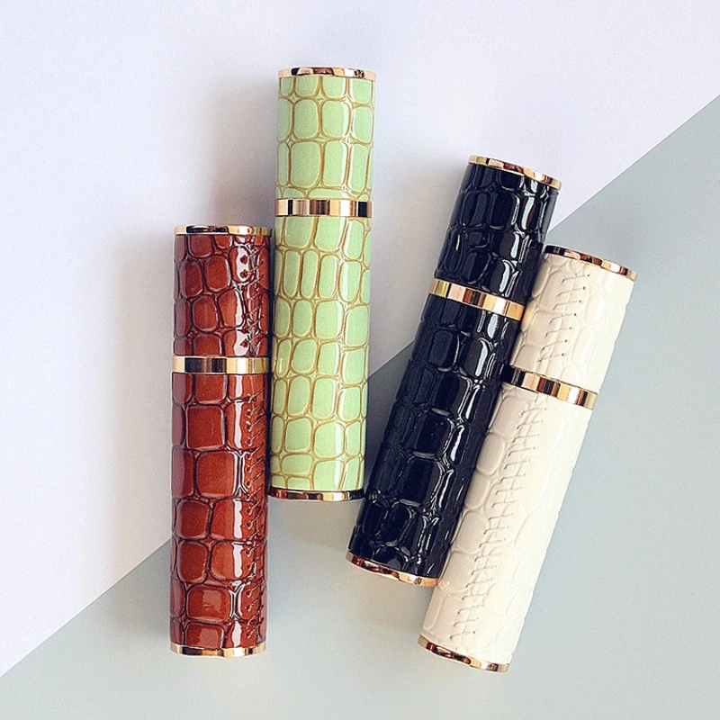 Bouteille de parfum de luxe en cuir de Crocodile de 10ML, atomiseur de parfum rechargeable pour flacon pulvérisateur de voyage avec récipient de parfum de brume