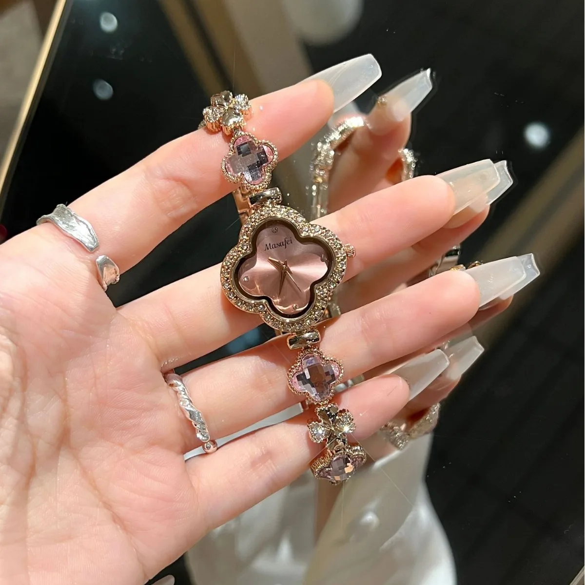 

Ladies Classic Fashion Quartz Watch Four-leaf Clover Embedded Diamond Colorful Rhinestone Elegant Alloy Bracelet