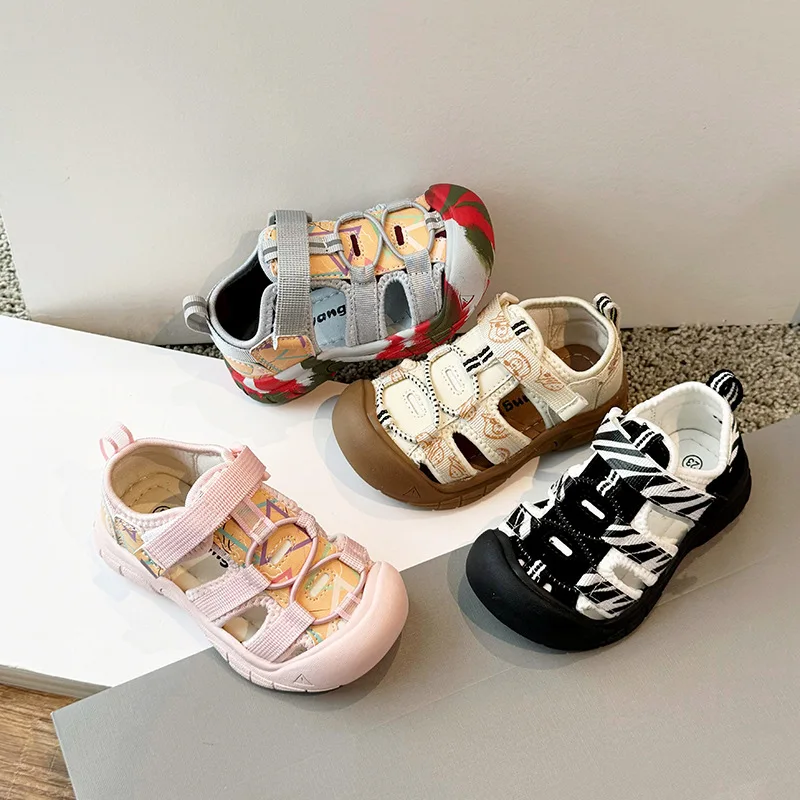 Sandalias descalzas con punta cerrada para niños, zapatos de playa transpirables para niños pequeños, zapatos deportivos funcionales para montañismo