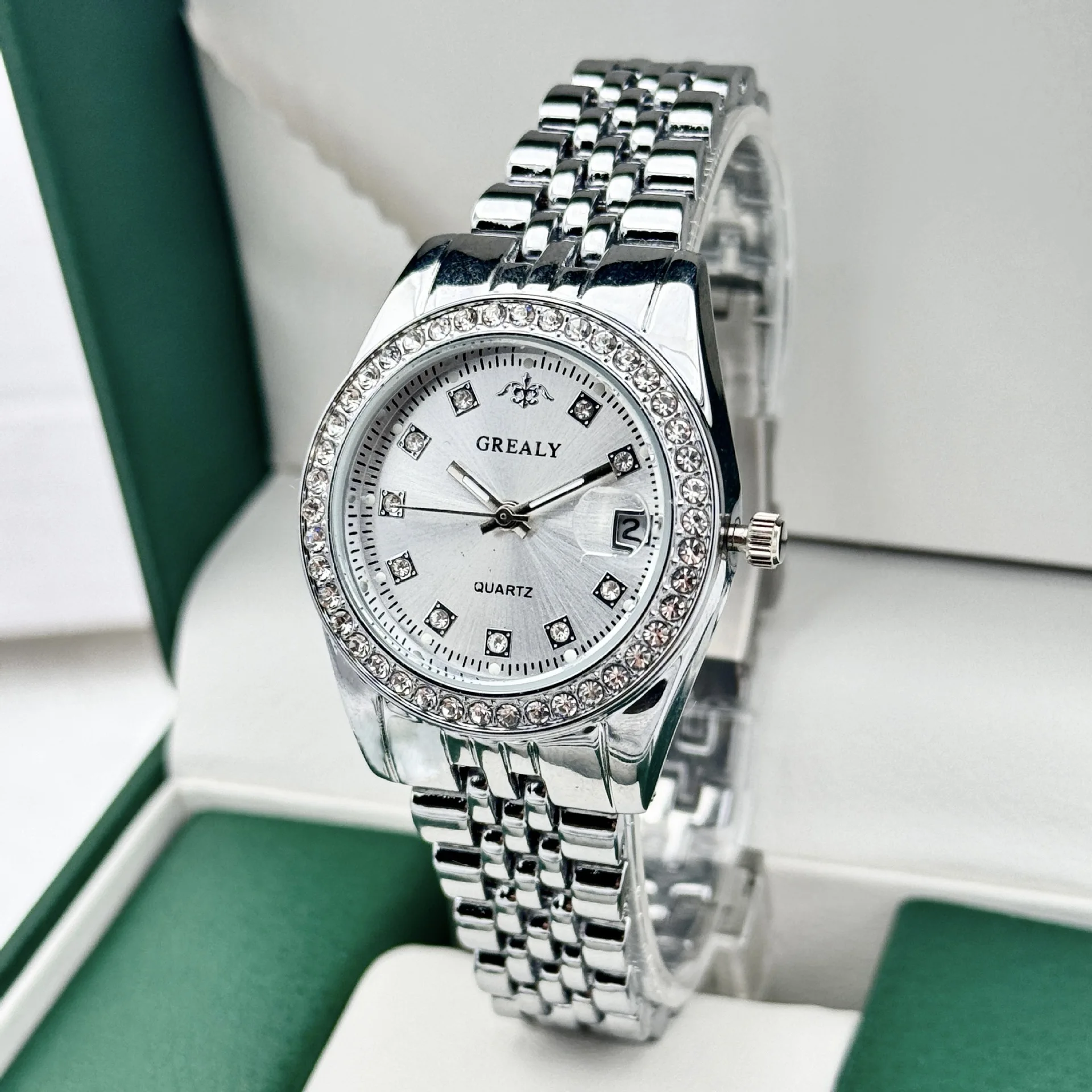 New women's watch diamond inlaid calendar circular dial retro gold light luxury fashion waterproof ladies' quartz watches
