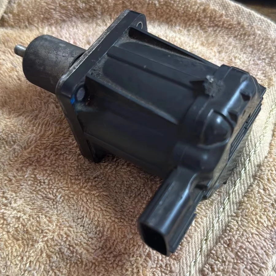 Peças do motor da válvula EGR da válvula da recirculação dos gases de escape K6T52071 K5T52071 para o motor do carro
