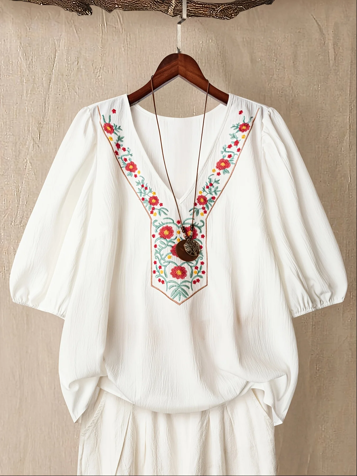 

Plus size women's new shirt flower embroidery elegant resort V-neck three-quarter sleeve shirt