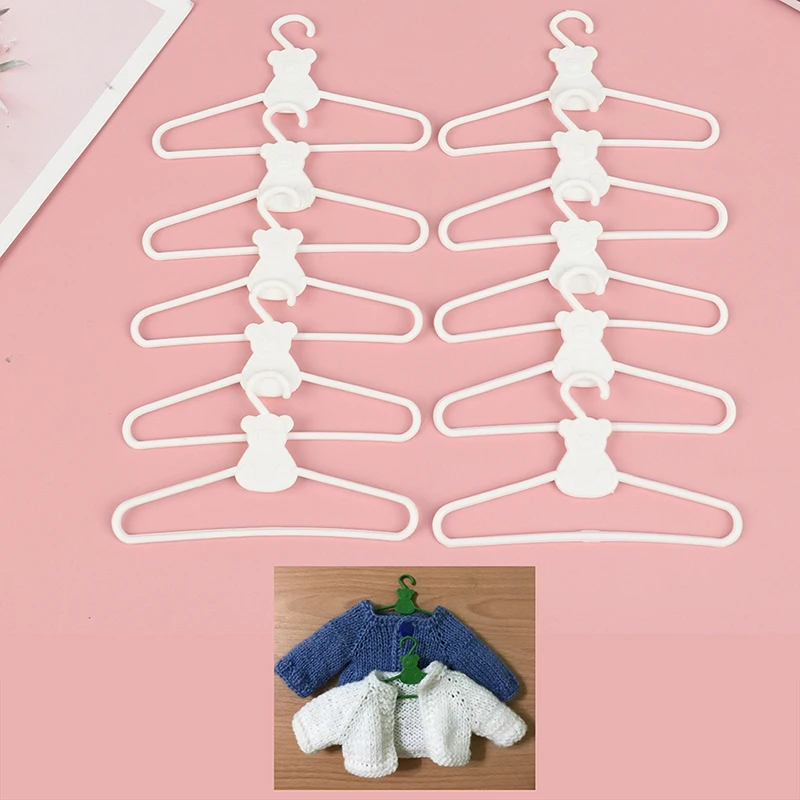 10Pcs/Lot Cute Mini Plastic Hangers Coat Dress Dolls Accessories for Doll Wardrobe Dress Clothes Dollhouse Toy