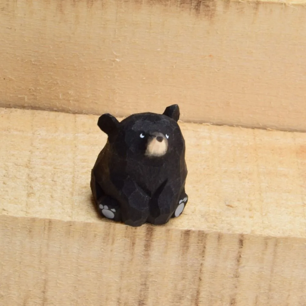 Creative Solid Wood Wooden Bear Figurines Hand Carved Realistic Polar Bear Ornament Miniature Cute Mini Bear Statue Outdoor