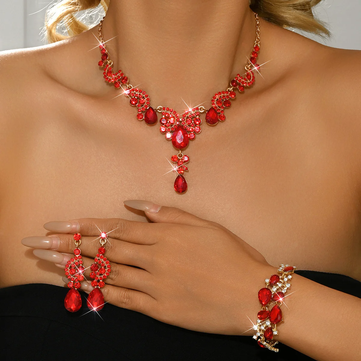 

Retro necklace set for women - three-piece set with exaggerated drop-shaped jewelry for brides and wedding accessories