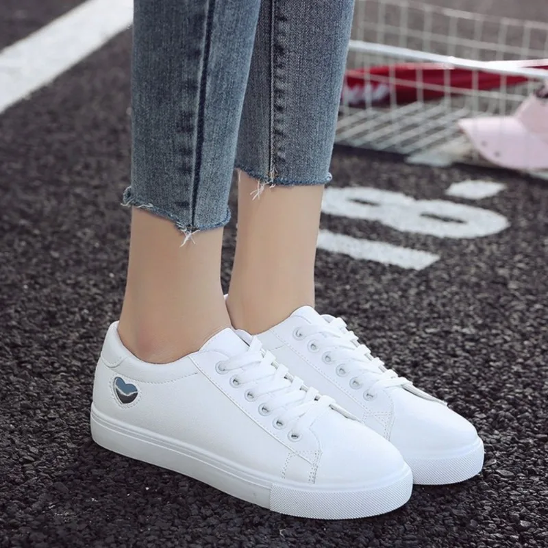 2023 Autumn Woman Shoes Fashion New Woman Leather Shoes Ladies Breathable Cute Heart Flats Casual Shoes White Sneakers New In