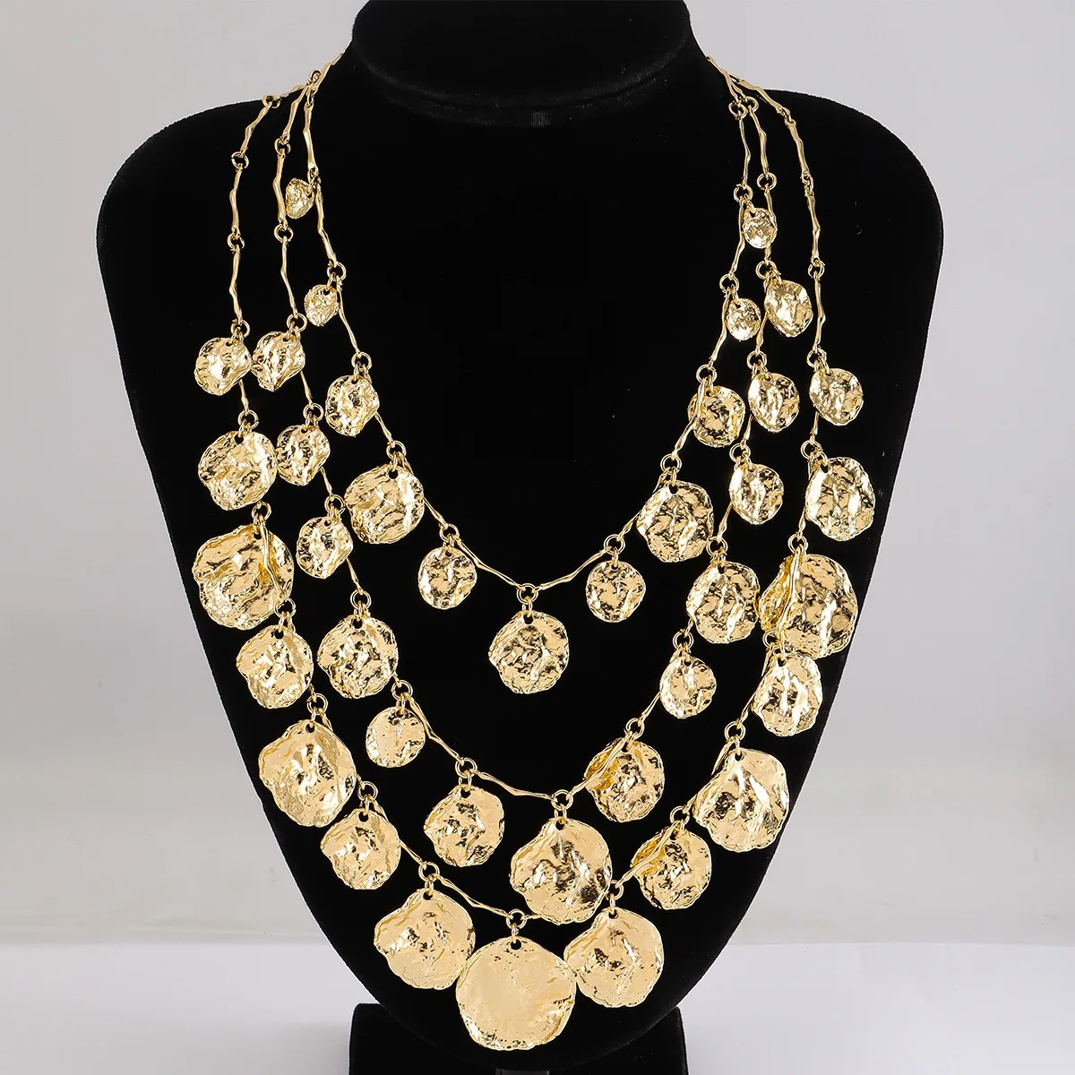 New Cool Gold Color Irregular Round Metal Pendant Long Leaf Tassel Necklace Choker for Women Trend Party Alloy Jewelry Set Gift