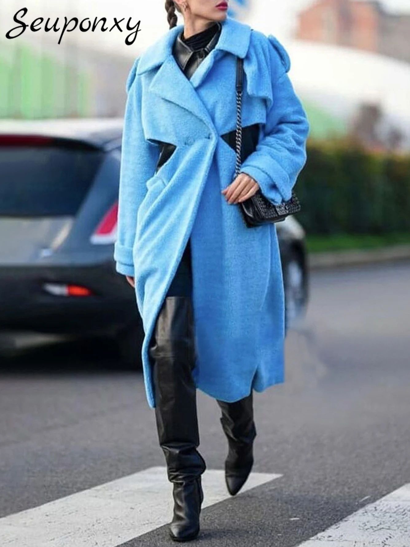 

High Quality Women'S Fashionable Street Style Long Coat 2024 Winter New Sexy V-Neck Long Sleeved Pleated Hollow Lamb Wool Coat