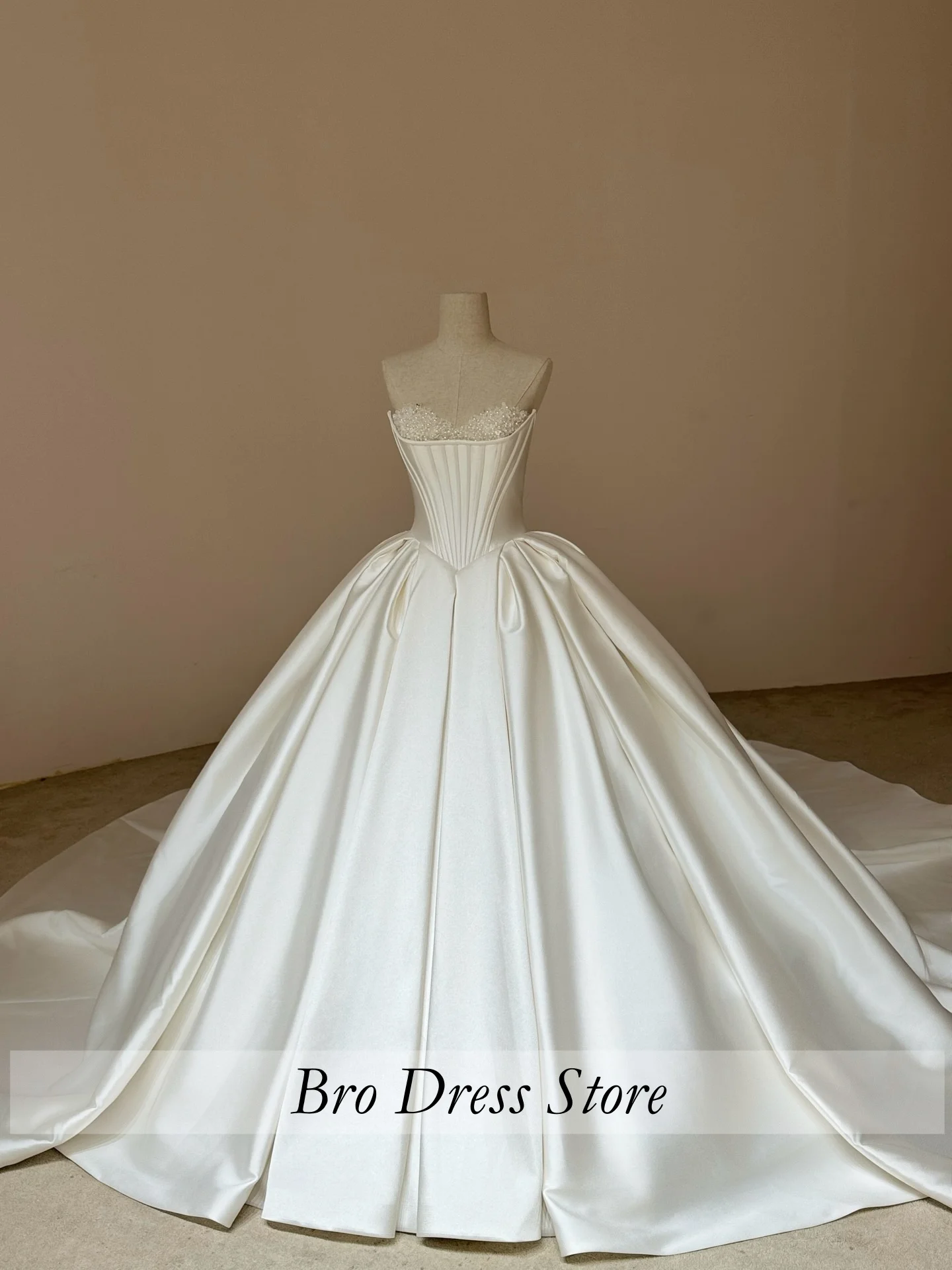Customized Luxury Minimalist Satin Bridal Gown Strapless Beaded Bustier Corset Puffy Ball Gown Wedding Dress Vestido De Noiva