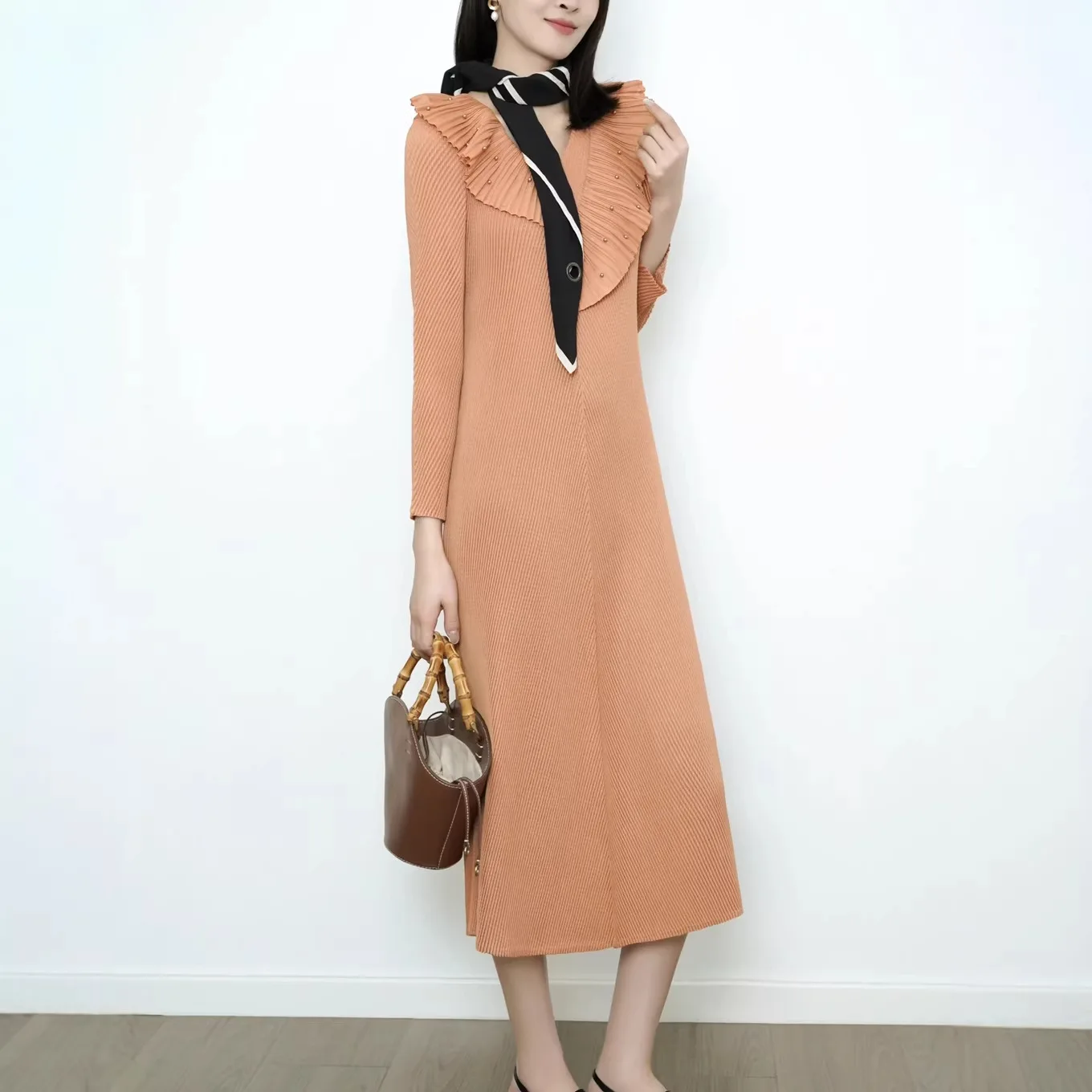 فستان مياكي المطوي متوسط الطول، ربيع 2026 الجديد، فستان نسائي مطوي بتصميم راقٍ وأنيق