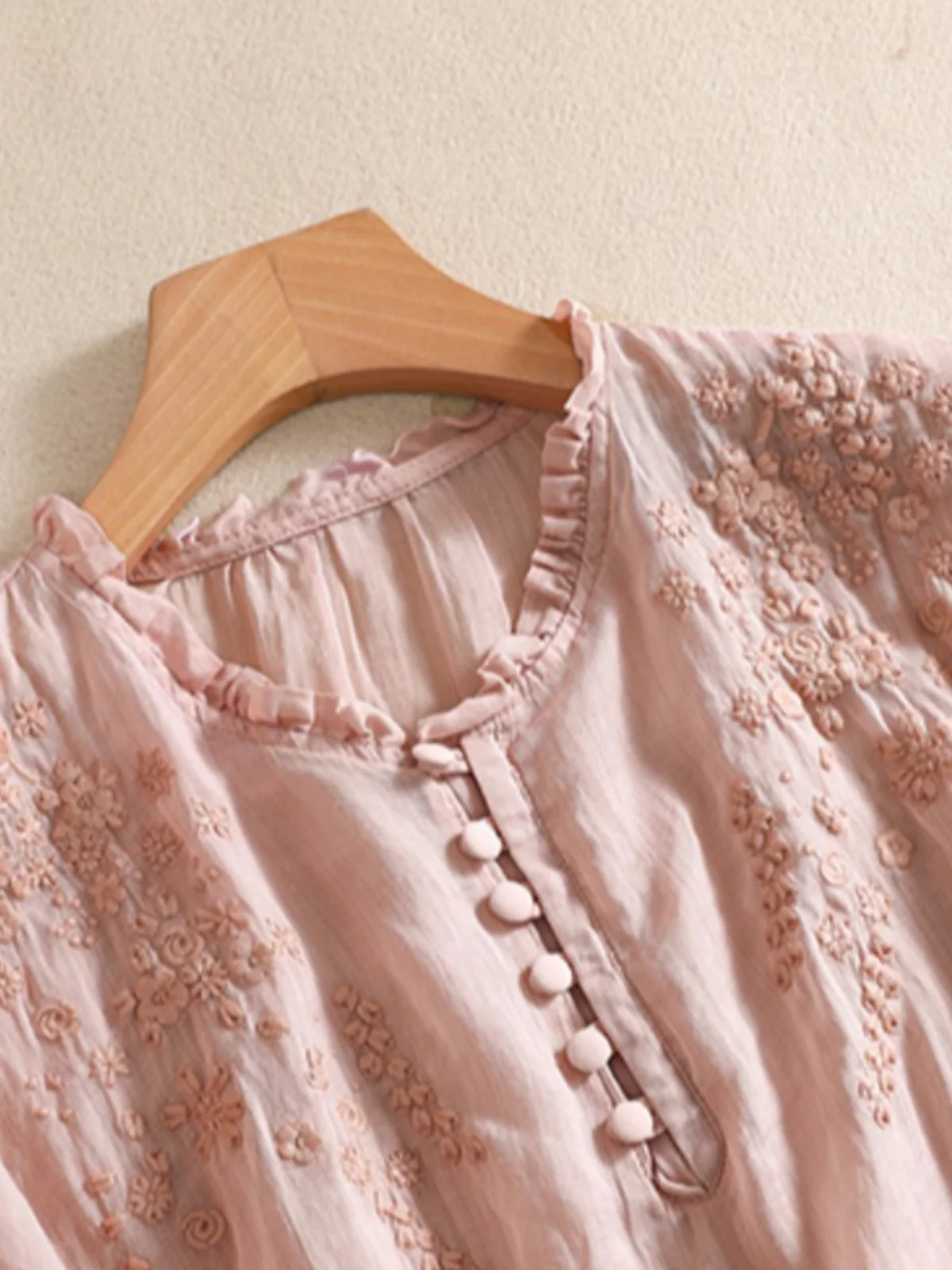 

Художественная вышитая хлопково-льняная летняя женская одежда большого размера с деревянным воротником, универсальное нижнее белье для похудения...