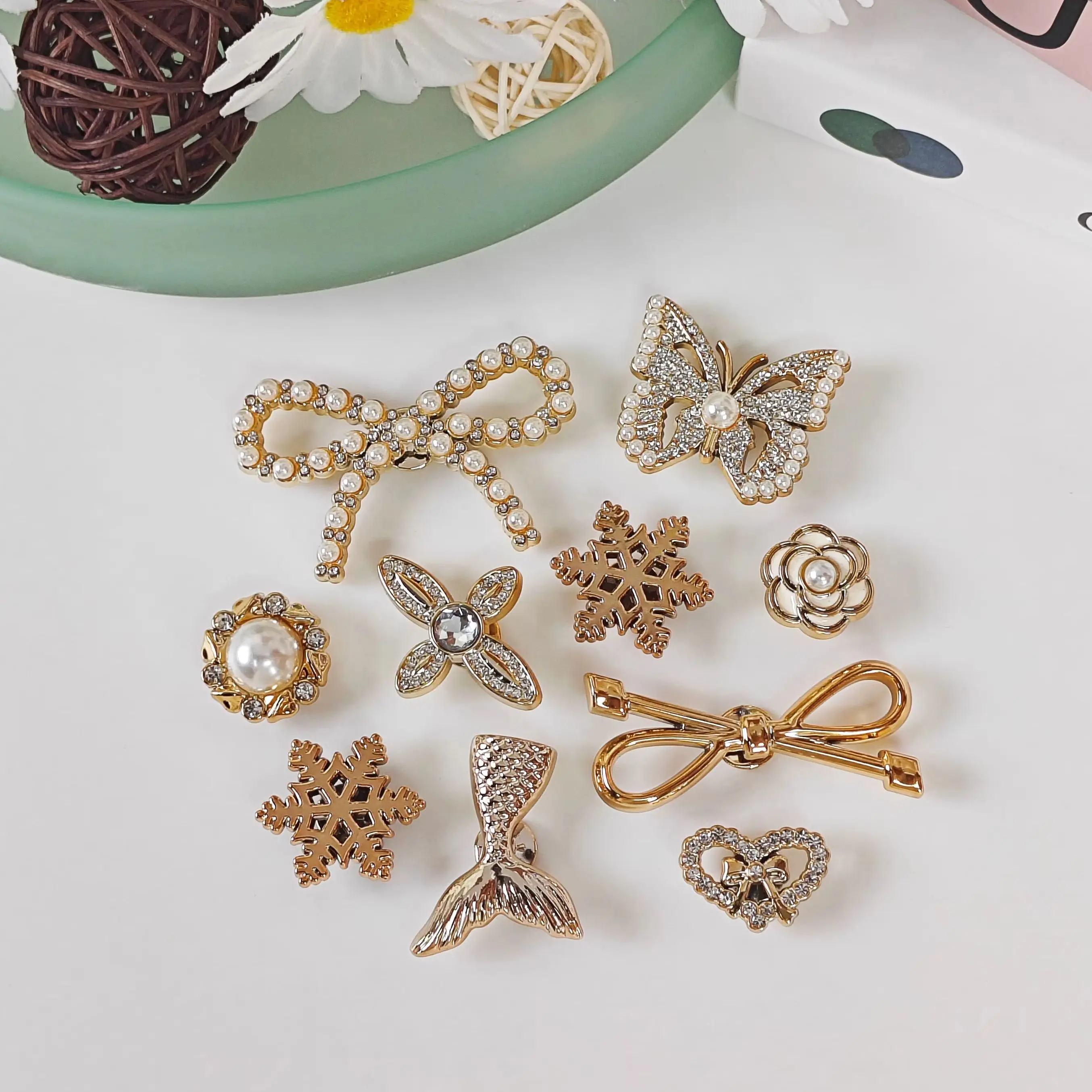 10Pcs DIY Shoe Decoration Charms: Shiny Bows, Snowflakes, Fish Tails, Hearts, Butterflies, Flower Decorations. Non-Metallic Lightweight Material. Y2K Fashion Versatile Cute Personality Accessories for Men and Women. Suitable for Eva Beach Shoes, Sandals, Removable Shoe Decorations, Holiday Gifts
