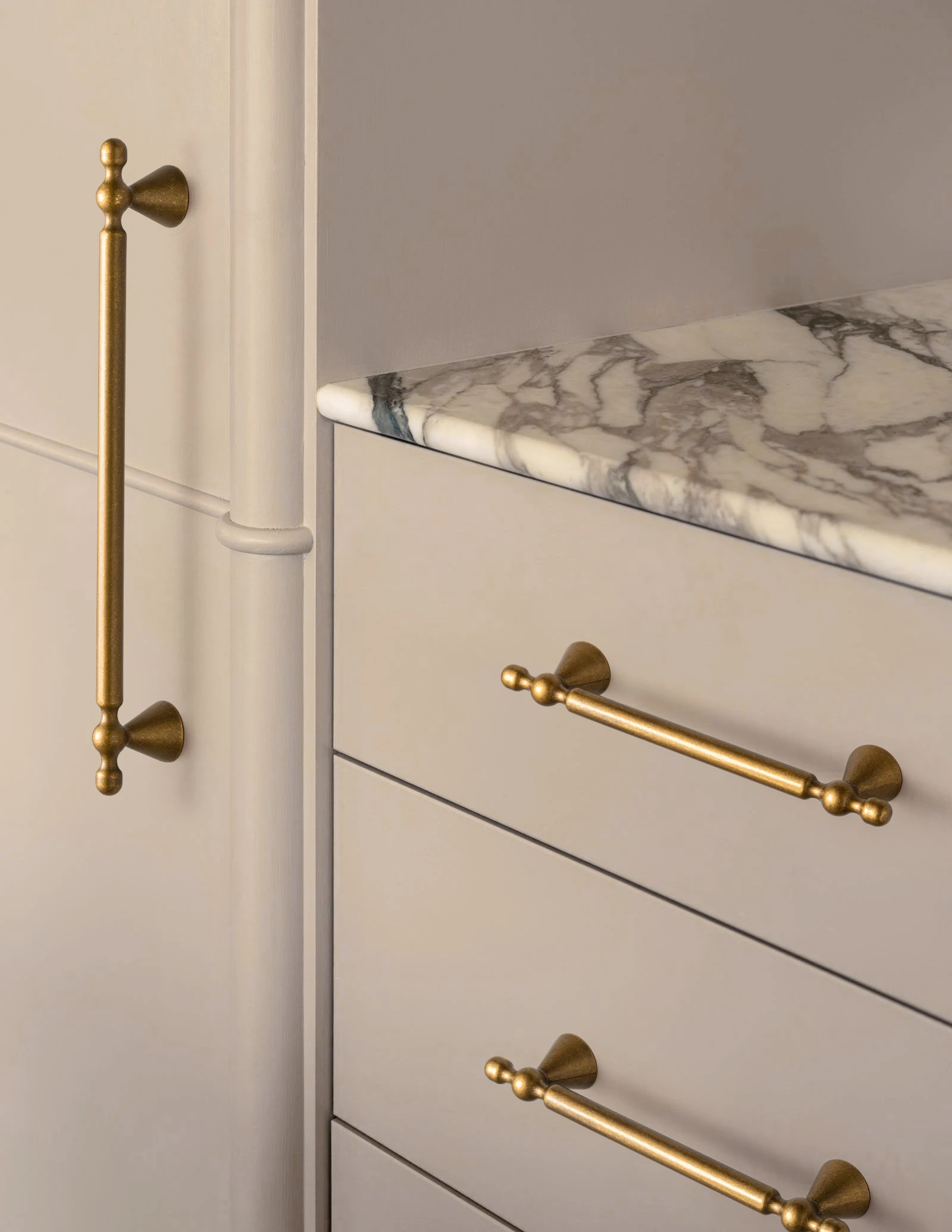 

Goo-Ki Antique Brass Knobs for Cabinet Drawer & Dresser Kitchen Zinc Alloy Cabinet Handles and Pulls for Furniture Hardware