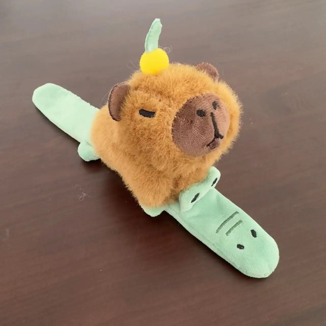 Capybara-Bracelet rond en peluche pour enfants, joli animal, claque, anneau à main, jouets créatifs, cadeau amusant pour enfants