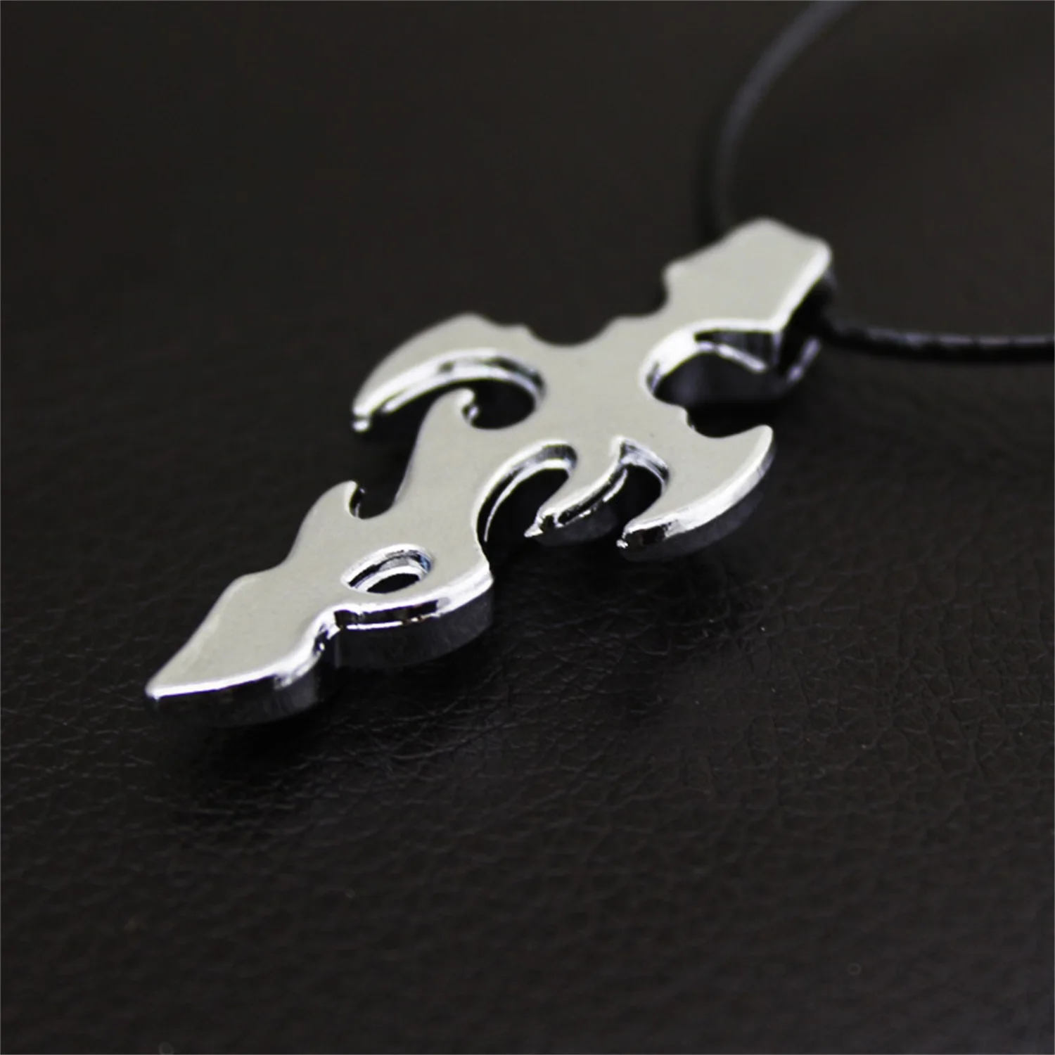 New Fashion Personality Super Cool Wolf Totem Cross Alloy Pendant Metal Accessories Men's Leather Cord Necklaces Jewelry Gifts