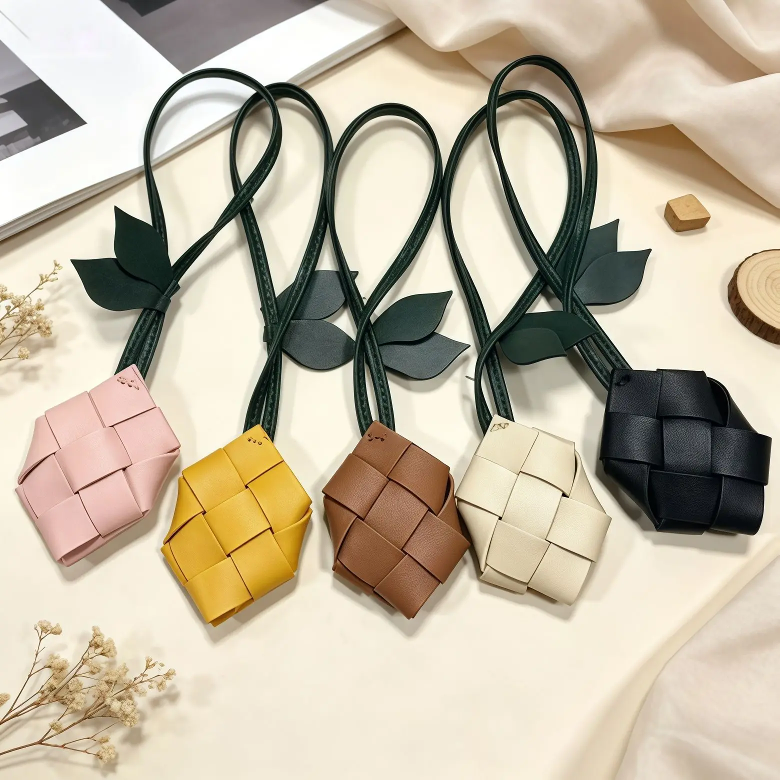 New Creative Leather Hand-woven Pineapple Bag Pendant Mobile Phone Car Keychain Pendant Wholesale