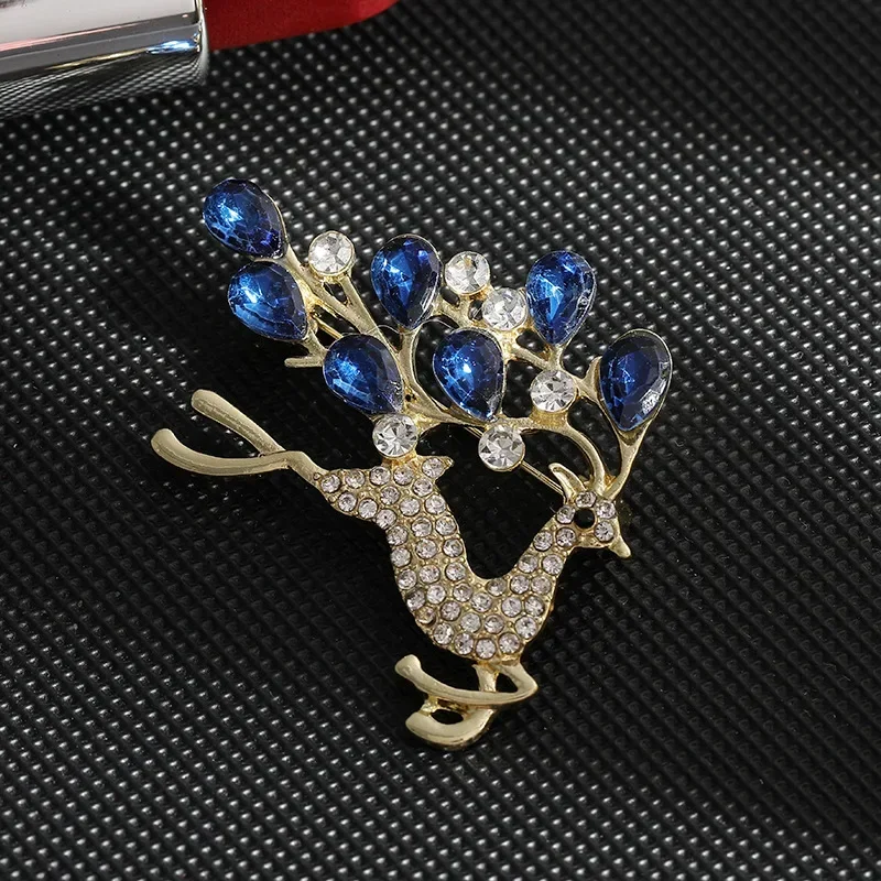 Fashion Full Rhinestone Deer Brooches For Women New Year Blue Crystal Animal Lapel Pins Christmas Jewelry