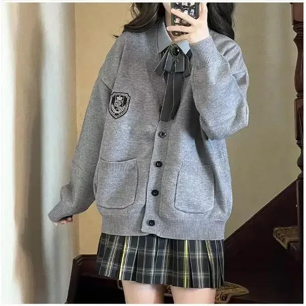 Autumn and winter casual long sleeved cardigan, popular women's cardigan jacket Fashion button V-neck gray cardigan