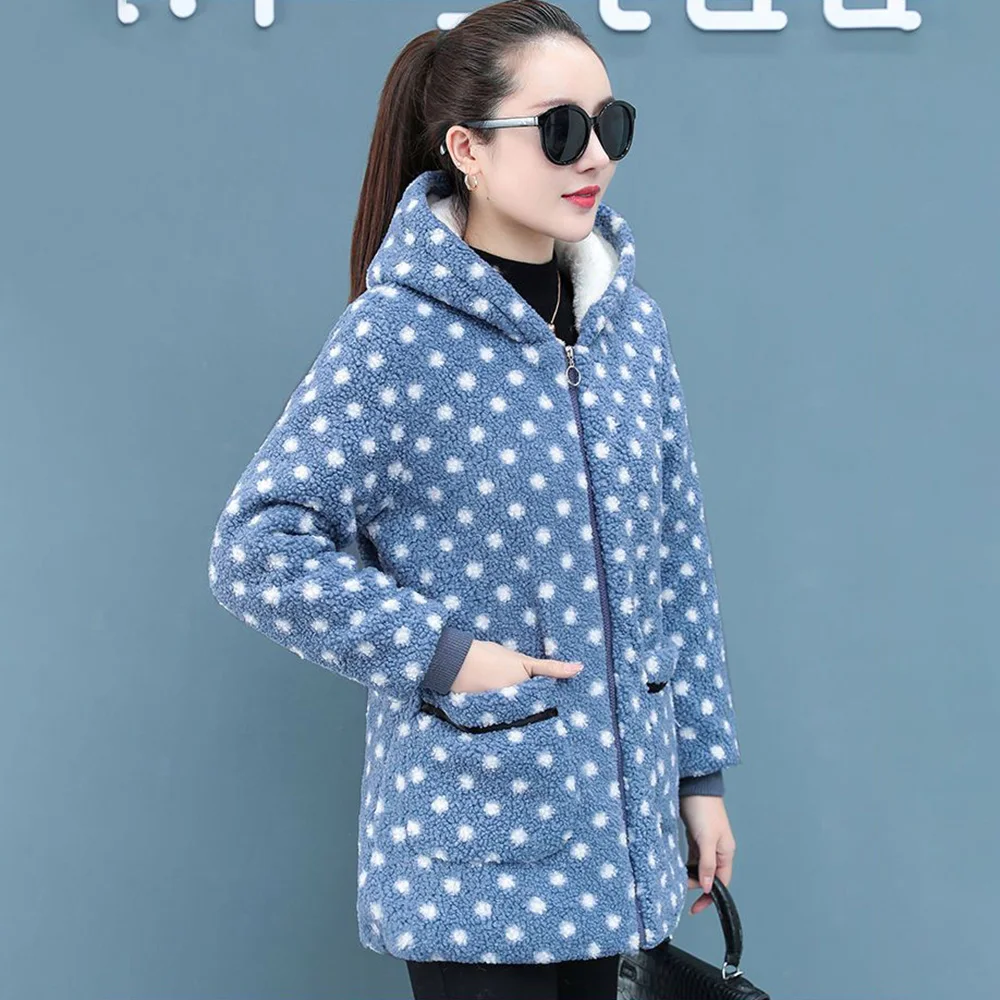 Middle-aged Women's Granular Velvet Hooded Polka Dot Coat 2024 Winter New Fashion Mother Warm Cotton-padded Clothes Tide 5XL.