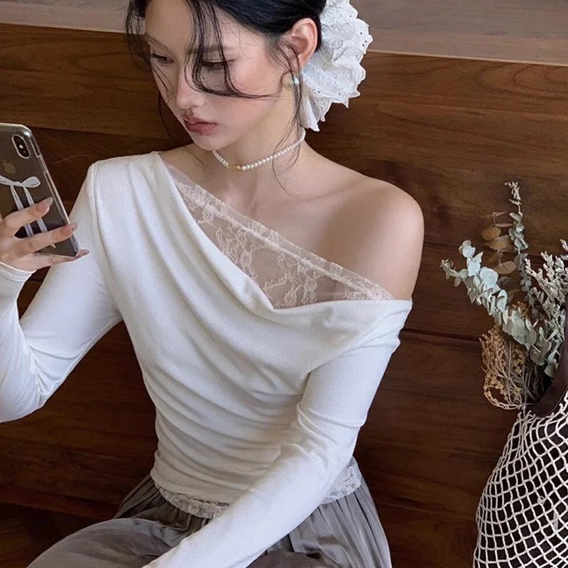 

Кружевная базовая рубашка с открытыми плечами, футболка для женщин, осень 2023, новый тонкий короткий топ с внутренней стороны