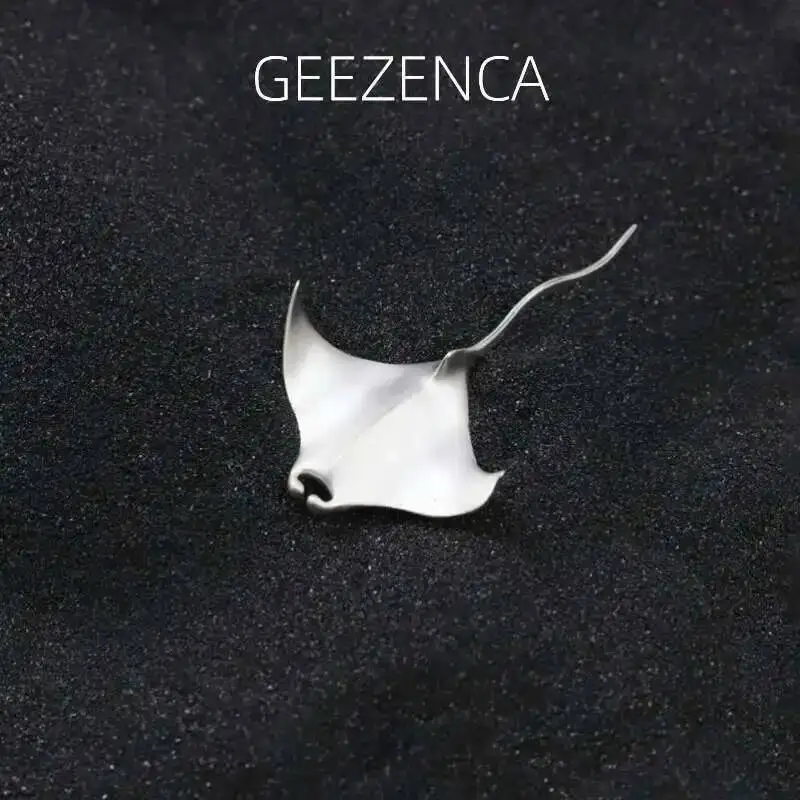 

GEEZENCA 925 Sterling Silver 3D Devilray Fish Brooches For Women Cute Chic Unique Clothing Accessories Pins 2024 New Party Gift