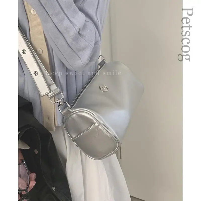 

South Korea Shoulder Bag Women Summer 2023 New Trendy Silver Pillow Bag High-grade Sense Niche Luxury Shoulder Underarm Bag