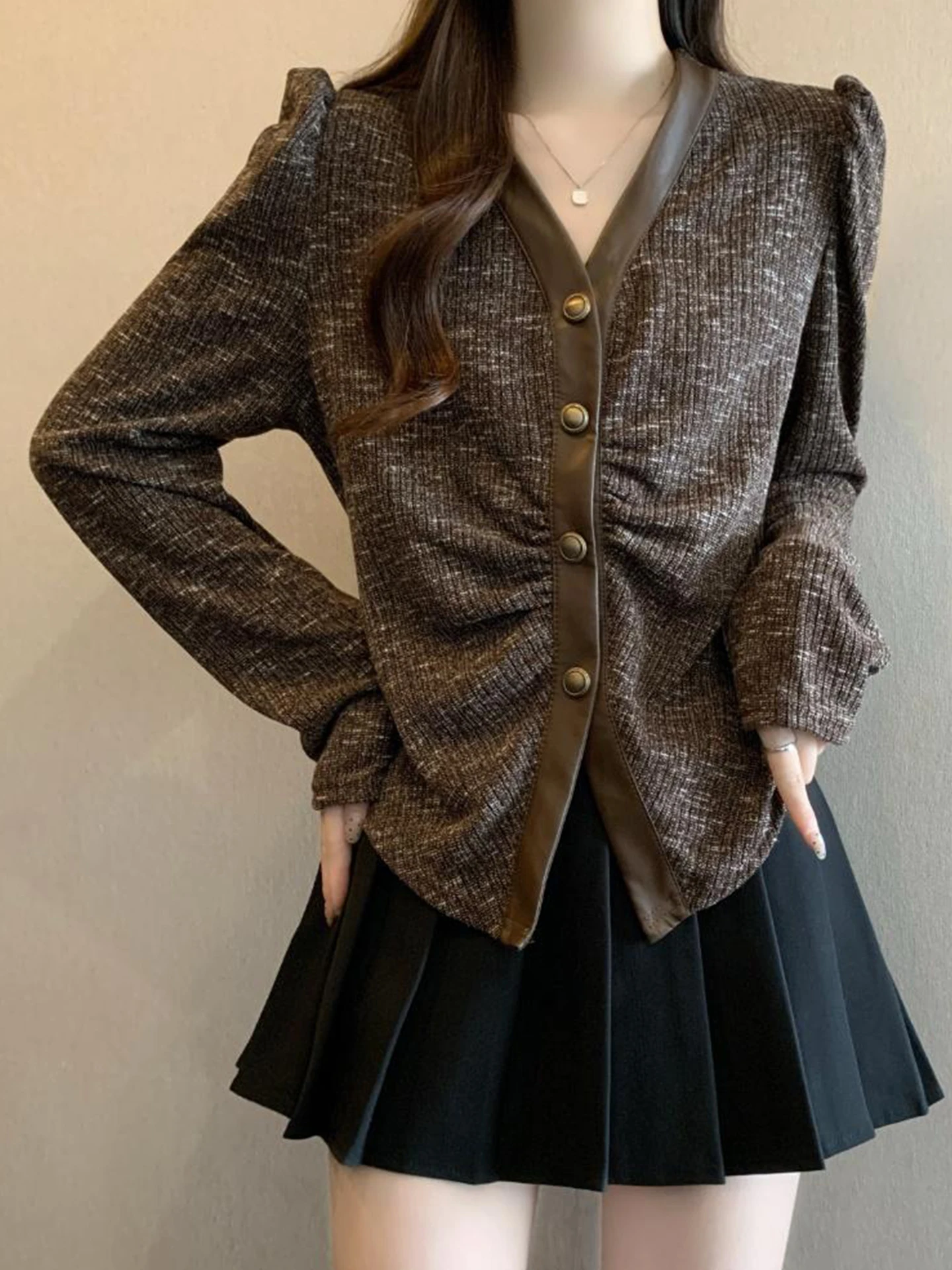 

Женская базовая футболка с V-образным вырезом и длинным рукавом, корейский стиль, свободный крой, асимметричная, стандартная длина, для повседневной носки