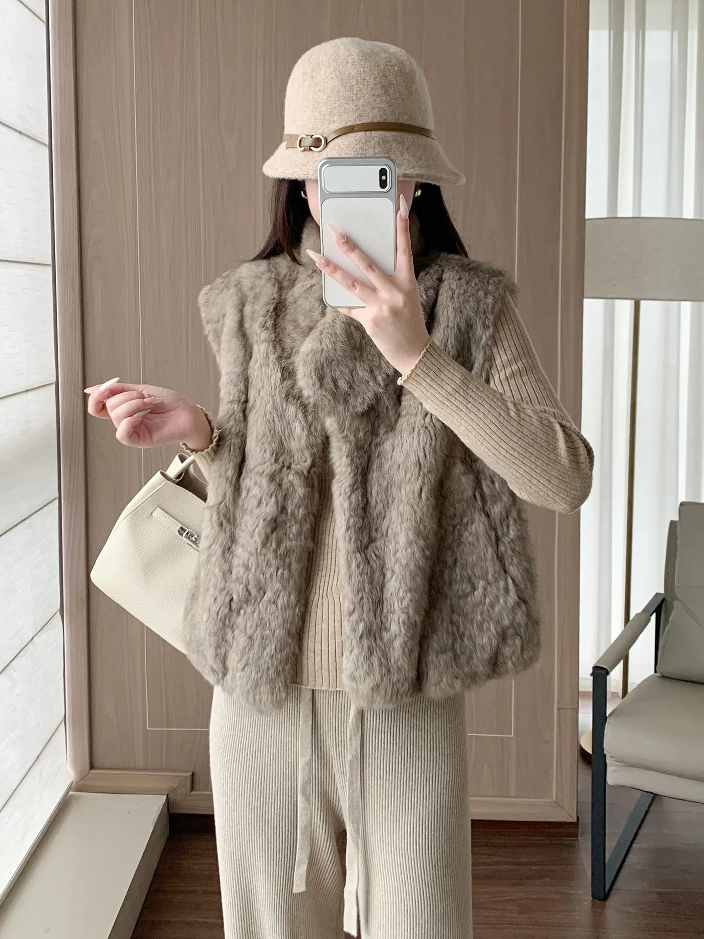 Real Natural Rabbit Fur Vest Women Short Sleeveless Waistcoat Minimal Style Furry Gilet Young Girls Fur Outerwear