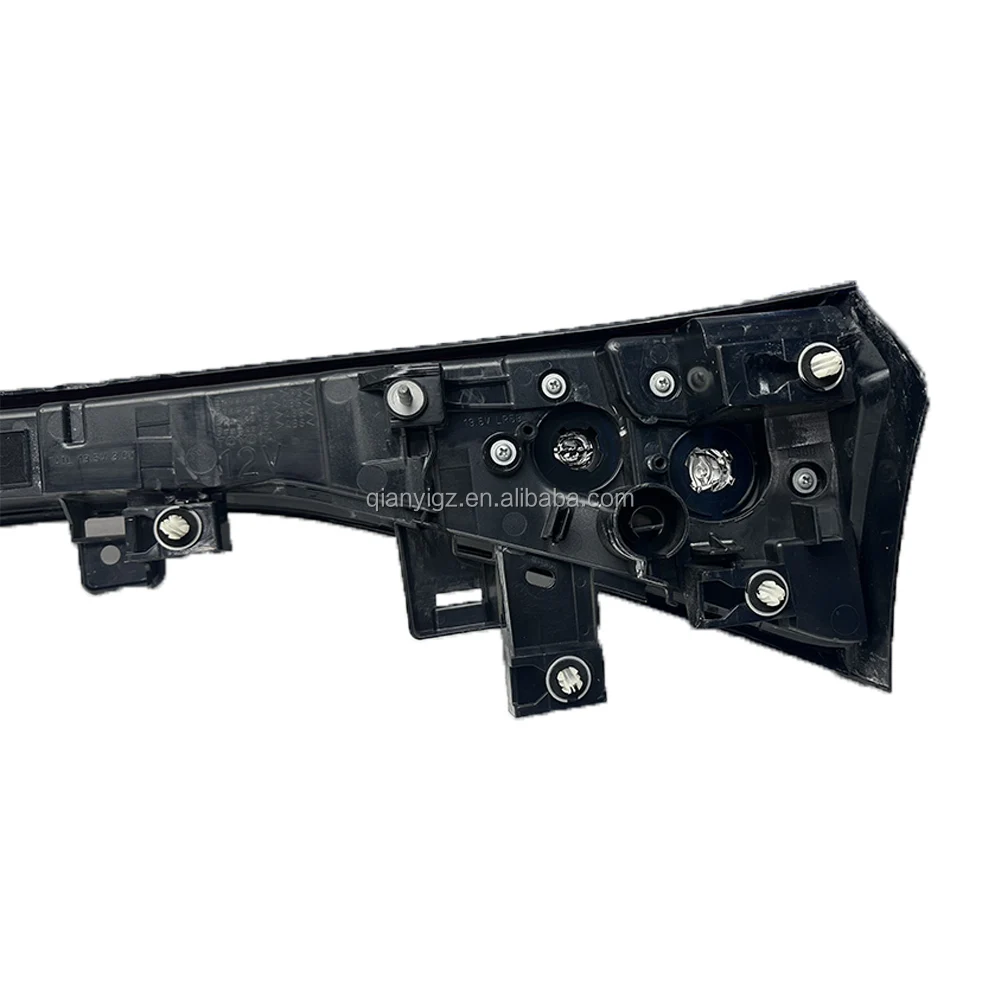 أضواء الجري LED ليلا ونهارا الأكثر مبيعًا لعام 2023 Toyota BZ4 X من خلال الضوء الخلفي