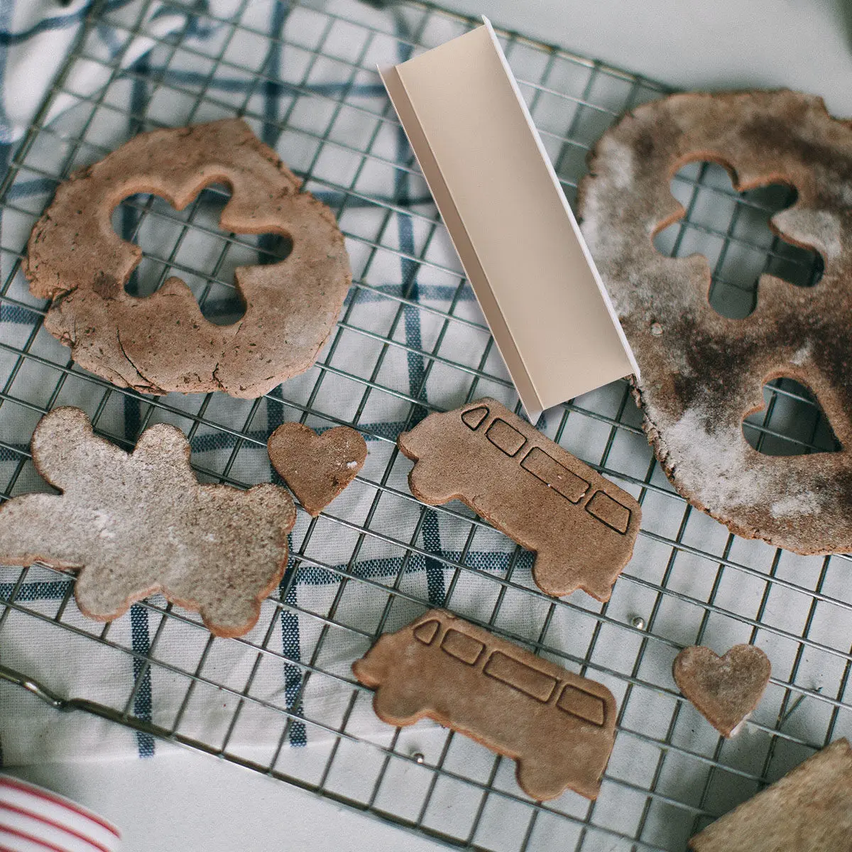 Forma de biscoito/bolo em aço inoxidável com design em U, antiaderente, para forno e fritadeira de ar, fácil de limpar, para uso doméstico ou comercial.